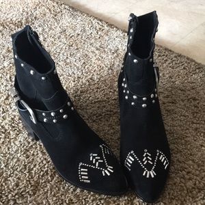 BCBG leather booties like new!!!